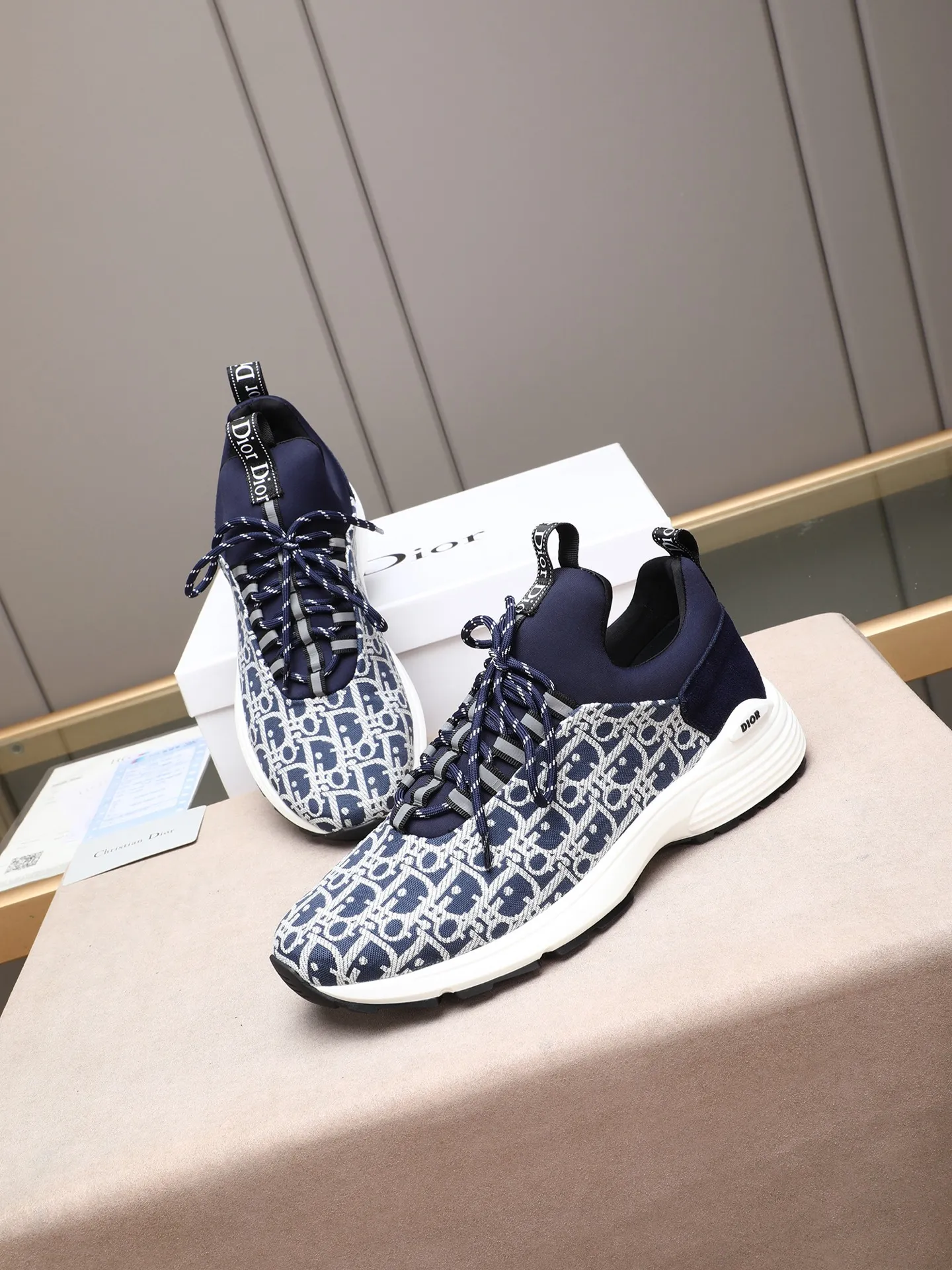 Men's shoes 💰440 💰Dior [Dior] 😘😘High-end series of casual men's shoes, simple and elegant👍👍👍The upper is made of first-layer genuine leather spliced ​​with Dior's special material [sun][sun]; imported first-layer sheepskin lining; special outsole, wear-resistant, lightweight, the overall design is harmonious and unified without lacking personality 👣🌟✨You deserve it! 3 colors😍Sizes 38~44. (45 custom-made) The picture above is a big seller🔥🔥🔥